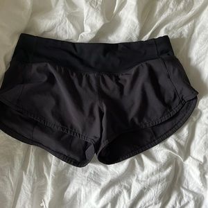 black lululemon shorts